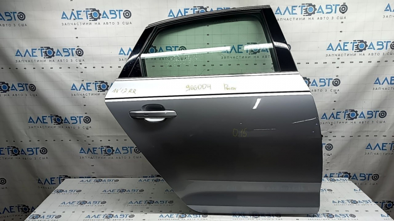 Дверь в сборе задняя правая Audi A4 B9 17-19 серебро LZ7G, keyless, тычка, крашена 0,15