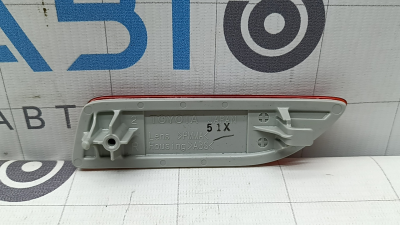 Отражатель задний правый Lexus CT200h 11-17