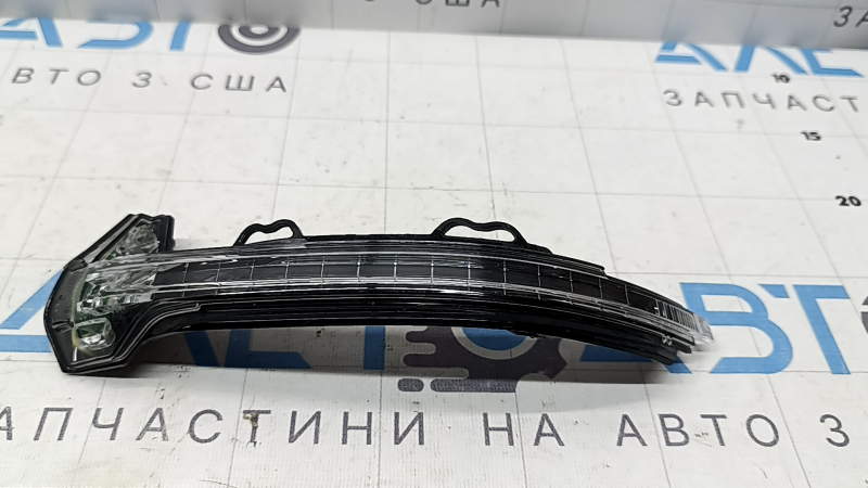Повторитель поворота левого зеркала Audi A5 F5 18-25