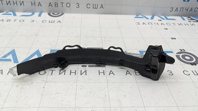Повторитель поворота левого зеркала Audi A5 F5 18-25