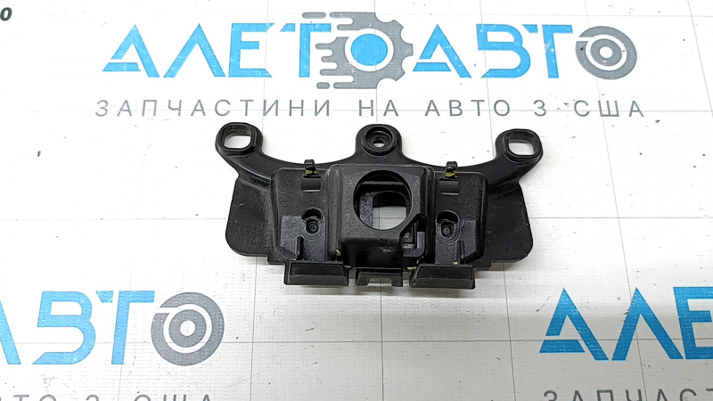 Крепление камеры переднего вида Audi A6 C8 19-23 в решетке, 2 части, надломаны крепления
