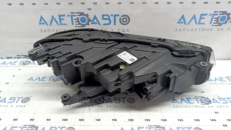 Far stânga față pentru VW Jetta 25-26, ansamblu LED, fără control al distanței, ciobit