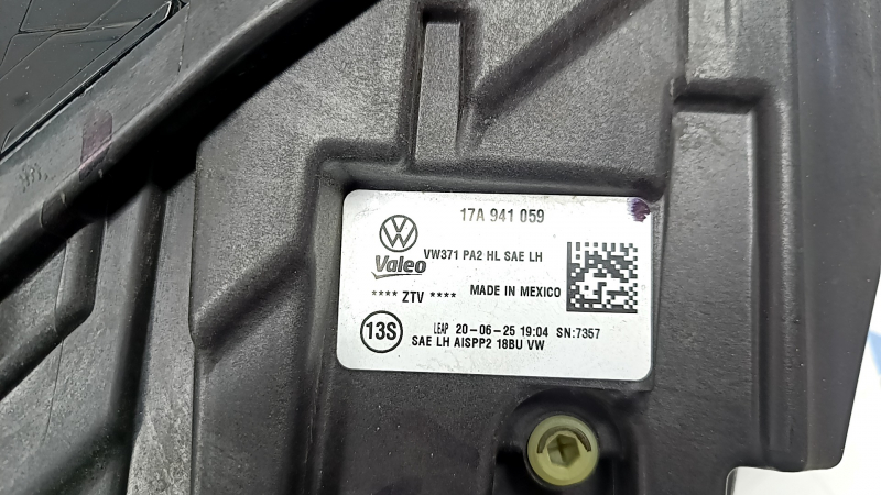 Far stânga față pentru VW Jetta 25-26, ansamblu LED, fără control al distanței, ciobit