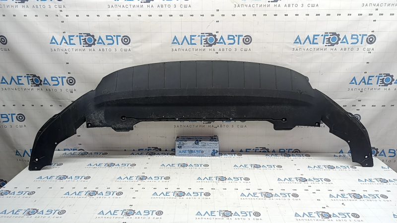 Губа переднего бампера VW Jetta 25-26 царапины