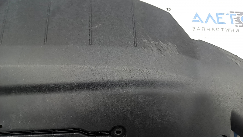 Губа переднего бампера VW Jetta 25-26 царапины