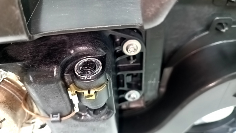 Торпедо передняя панель с AIRBAG Audi A6 C8 19-25 под проекцию, кожа черная, потерта, надрывы, ржавый пиропаторн
