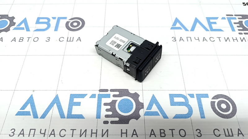 Hub-ul USB AUX pentru Toyota Prius 50 16-22 are un suport defect.