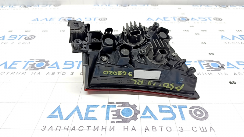 Фонарь нижний бампер левый Toyota Prius 50 19-22 царапины