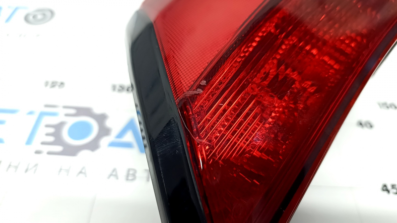 Фонарь нижний бампер левый Toyota Prius 50 19-22 царапины