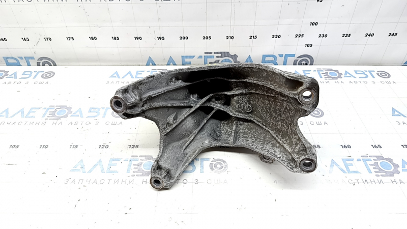 Кронштейн правой подушки двигателя Porsche Macan 17-26 2.0T