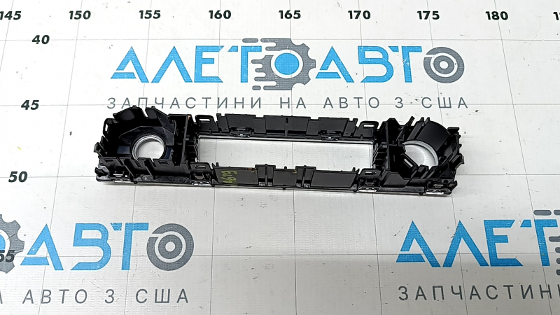 Накладка центральной консоли передняя верхняя Audi A6 C8 19-21 хром, царапины