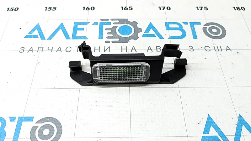 Плафон подсветки пассажирского сиденья Audi A6 C8 19-25 с кронштейном