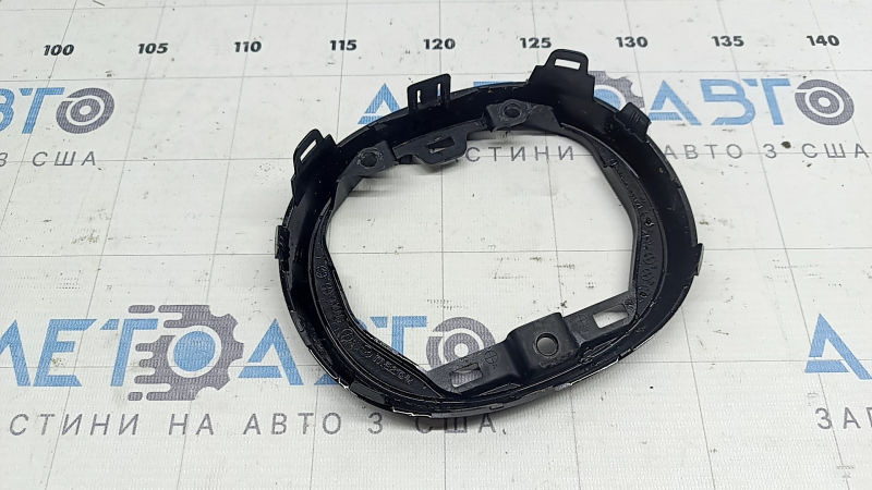 Baza emblemei grilei radiatorului Mazda 3 19- sub radar, construită în Japonia