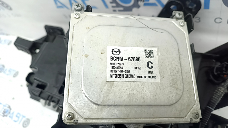 Ansamblu far dreapta față Mazda 3 19-23, xenon, nisip, lac exfoliat