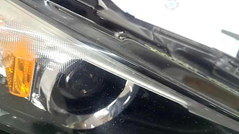 Ansamblu far dreapta față Mazda 3 19-23, xenon, nisip, lac exfoliat
