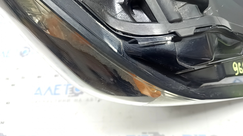 Ansamblu far dreapta față Mazda 3 19-23, xenon, nisip, lac exfoliat