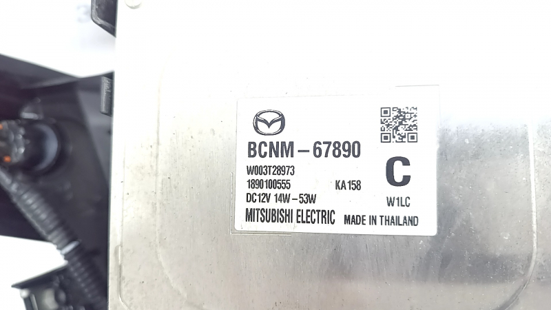 Ansamblu far xenon față stânga Mazda 3 19-23, necesită lustruire, lacul se exfoliază