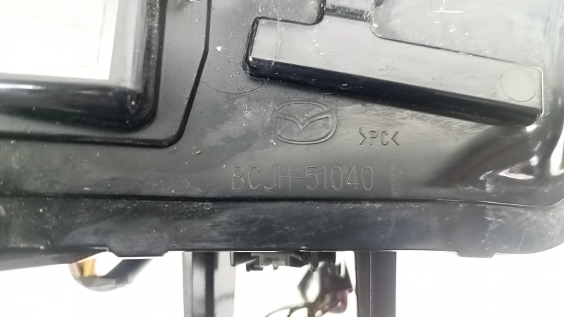Ansamblu far xenon față stânga Mazda 3 19-23, necesită lustruire, lacul se exfoliază