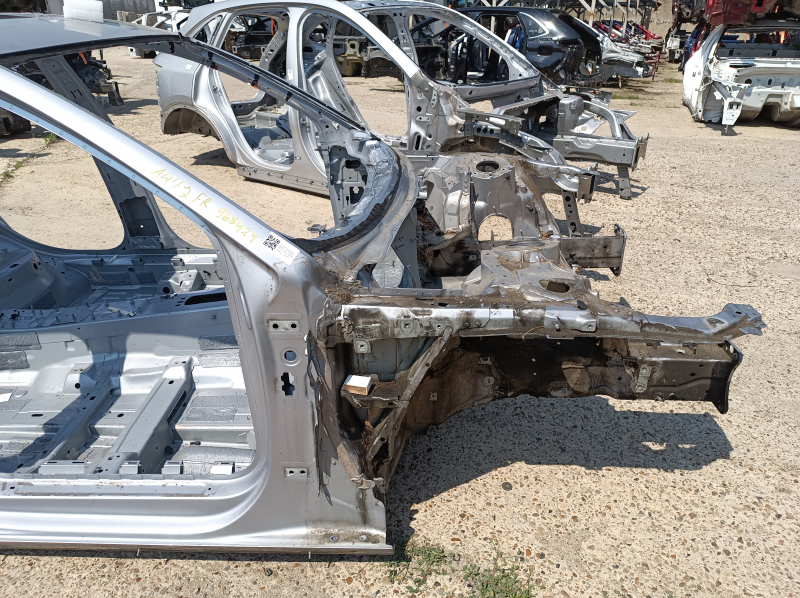 Четверть передняя правая Audi A4 B9 17-25 на кузове, серебро