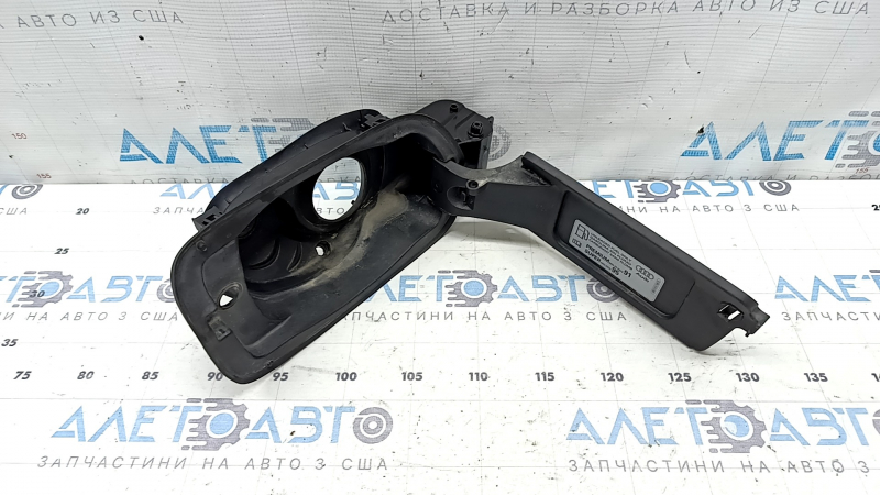 Корпус лючка бензобака Audi A6 C8 19-25 надорван уплотнитель