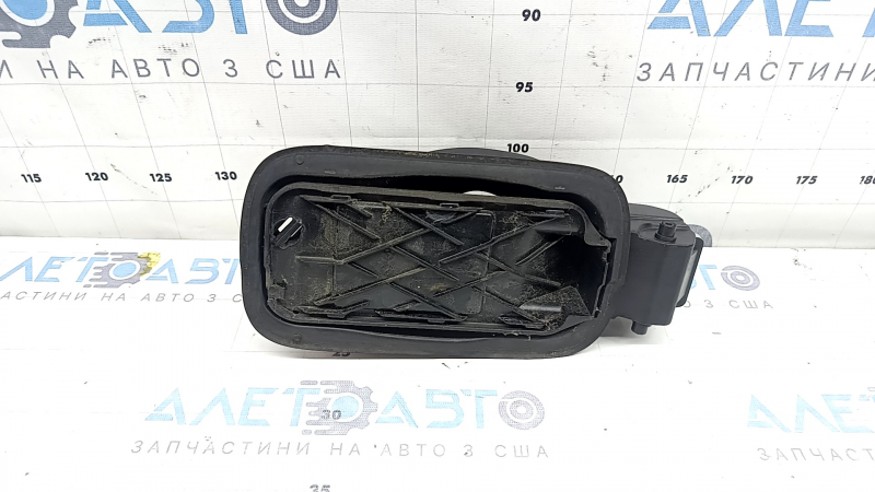 Корпус лючка бензобака Audi A4 B9 17-25 надломано крепление