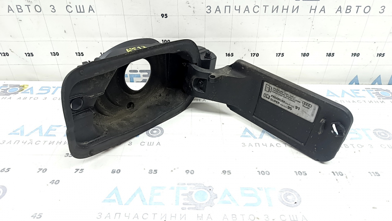 Корпус лючка бензобака Audi A4 B9 17-25 надломано крепление