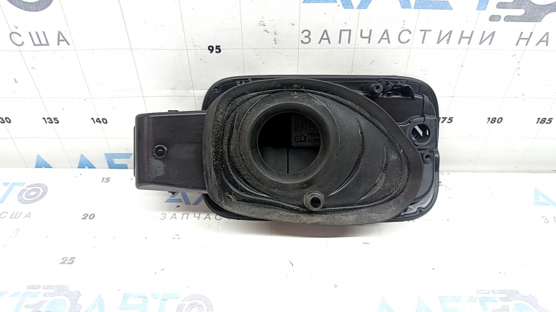 Корпус лючка бензобака Audi A4 B9 17-25 надломано крепление