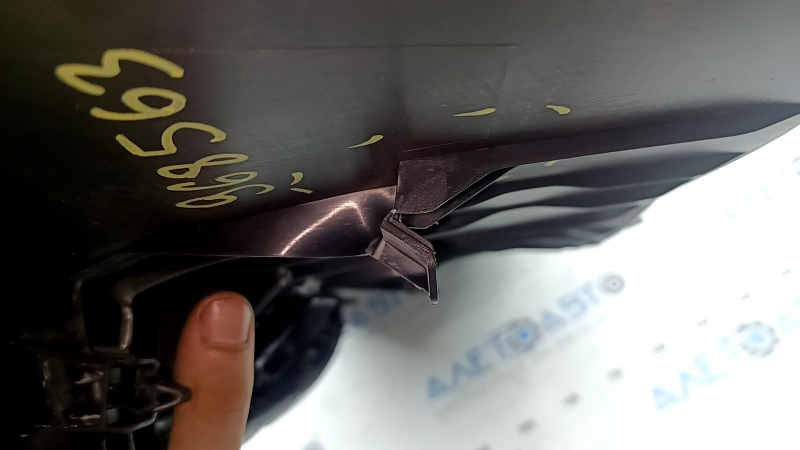 Ornamente portbagaj Mazda 3 19-26 4p, negre, zgârieturi, elemente de fixare rupte