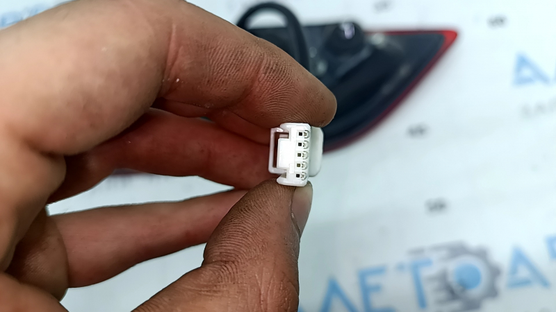 Lampă portbagaj dreapta pentru Mazda 3 19-22 4d tip 1, lustruită, fragment de sticlă lipsă