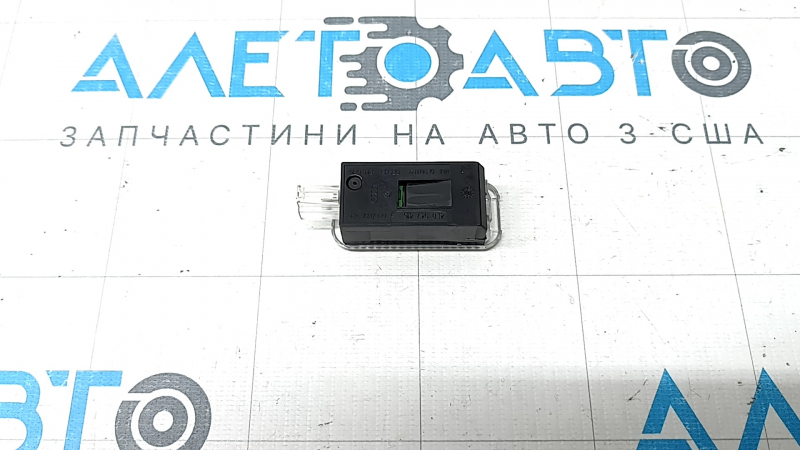 Плафон освещения пространства ног пассажира Audi Q5 80A 18-25