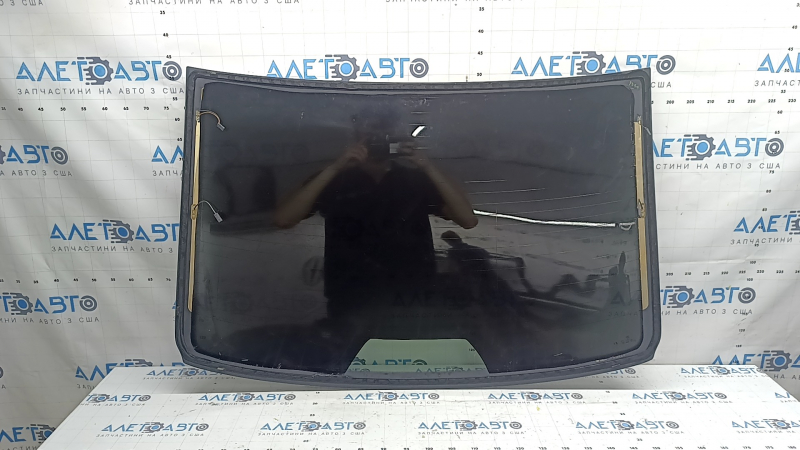 Стекло заднее VW Jetta 21-26 тонировка, в клее, вздулась тонировка