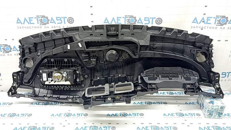 Торпедо передняя панель с AIRBAG Audi Q5 80A 20-25 черная
