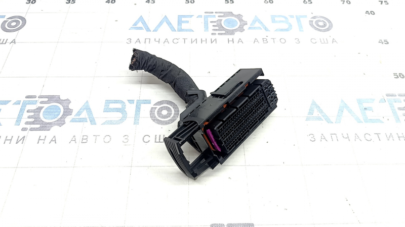 Фишка на блок ECU компьютер двигателя VW Jetta 25-26 1.5T большая