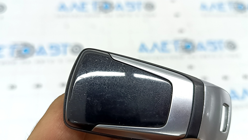 Ключ Audi Q5 80A 18-24 keyless, 4 кнопки, тип 2, царапины