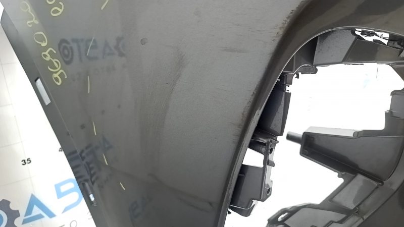 Бампер передний голый Ford Escape MK4 23-26 без парктроников и автопарковки, графит M7, царапины, незаводские отверстия