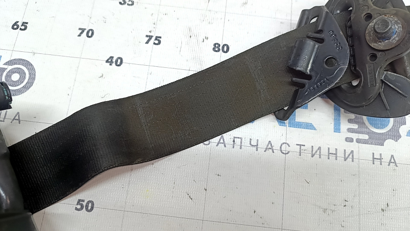 Пассажирский ремень безопасности с пиропатроном и натяжителем Ford Escape MK4 20-26 черный, в копоти, оплавлен