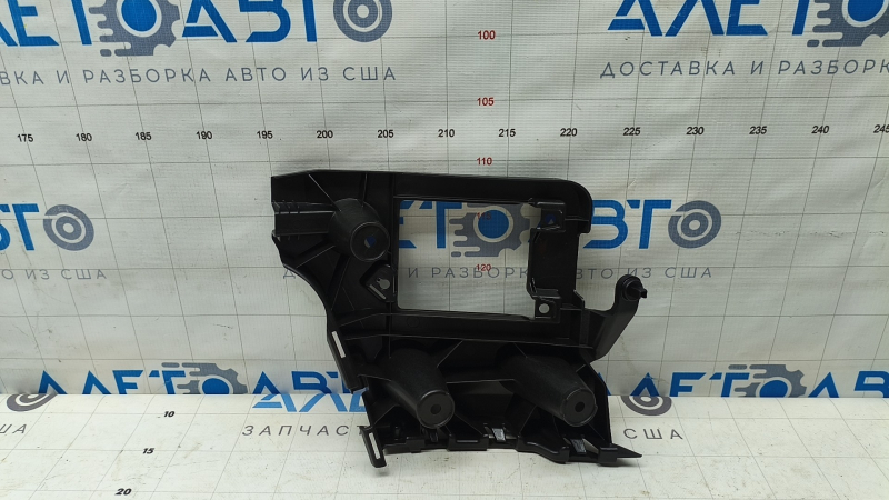 Крепление заднего бампера под фонарем правое Audi A6 C7 16-18