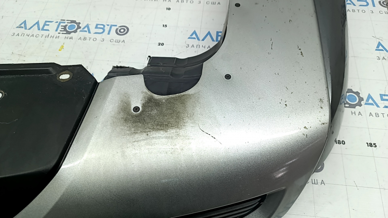 Губа заднего бампера Mitsubishi Outlander 22-26 серебро, вставки структура, царапины, сколы, в копоти