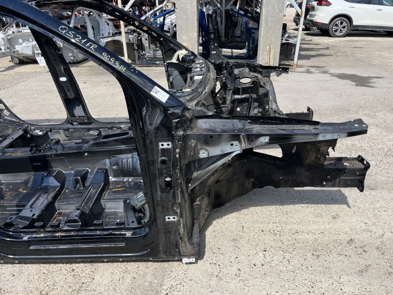 Четверть передняя правая Audi Q5 80A 18-25 на кузове, черная, тычка