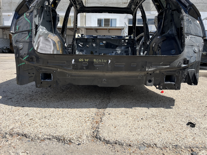 Задняя панель Audi Q5 80A 18-25 2 части, на кузове, черная