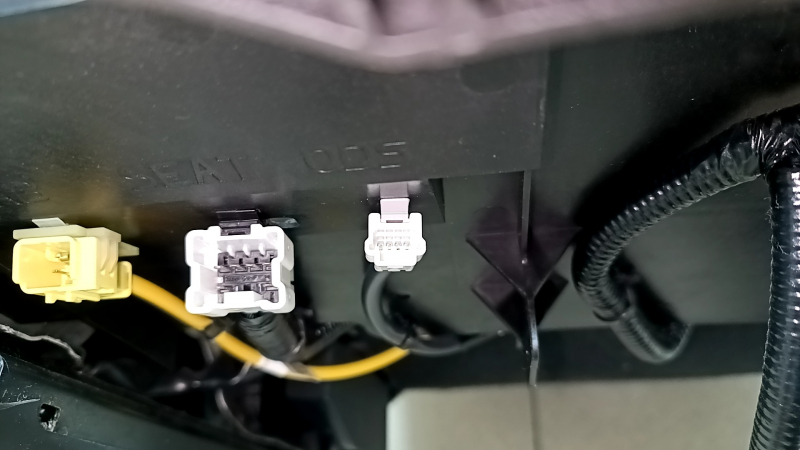 Scaun pasager Mitsubishi Outlander 22-26 cu airbag, electric, încălzit, piele gri, curățabil chimic
