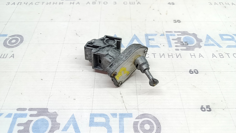 Личинка замка передней левой Mazda 3 19-26