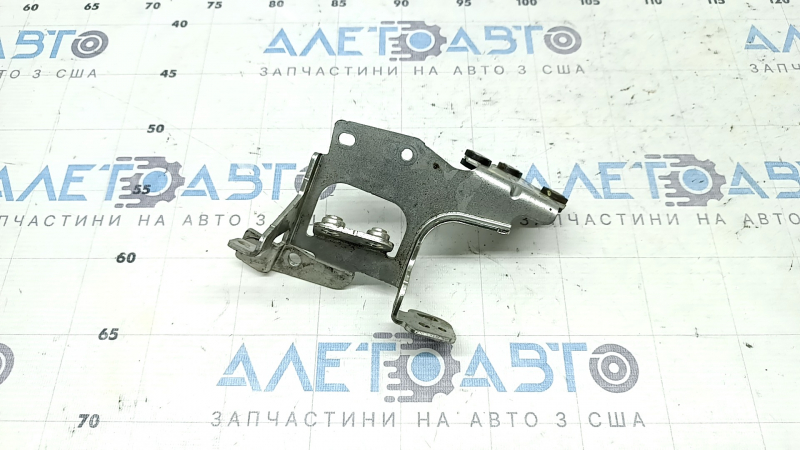 Кронштейн насоса системы охлаждения Volvo XC60 22-24 B5, B6 без насоса