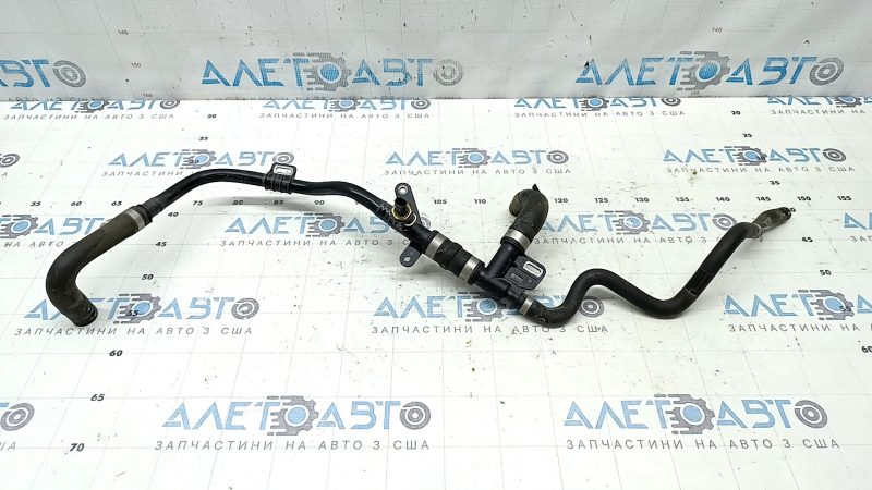 Патрубок системы охлаждения Volvo XC60 22-26 B6 с датчиком