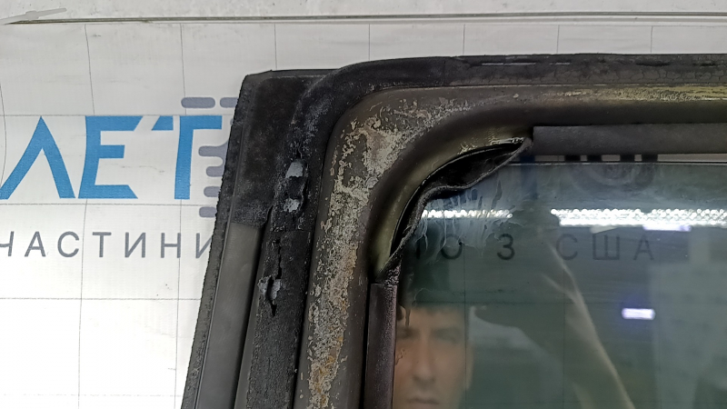 Ansamblu ușă spate dreapta Kia Sportage 23-26 JUG verde, garnituri topite, acoperite de funingine