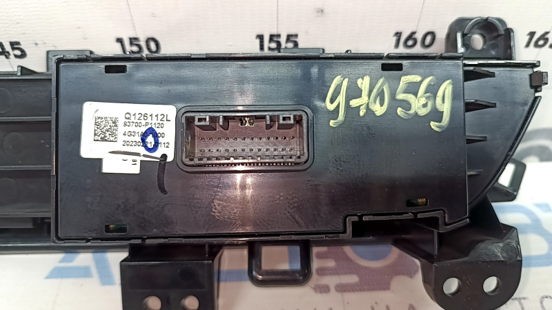 Bloc butoane panou frontal stânga pentru Kia Sportage 23-25 sub portbagaj electric, vopseaua este topită, zgârieturi