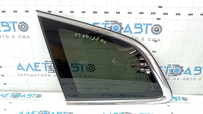Geam spate stânga, geam orb, Volvo XC60 18-26, fără tuner TV, cu antenă, fumuriu, cu ornament cromat, Pilkington
