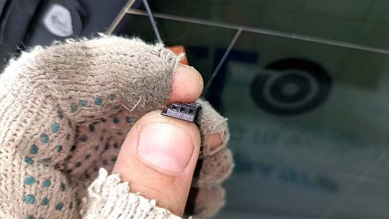 Geam spate stânga, geam orb, Volvo XC60 18-26, fără tuner TV, cu antenă, fumuriu, cu ornament cromat, Pilkington