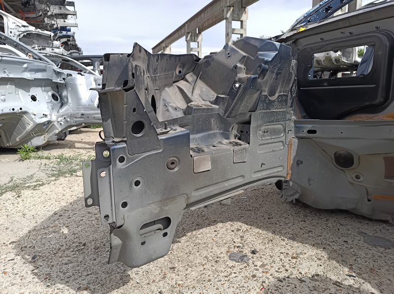 Четверть передняя правая Volvo XC60 22-26 B5, B6, на кузове, синяя