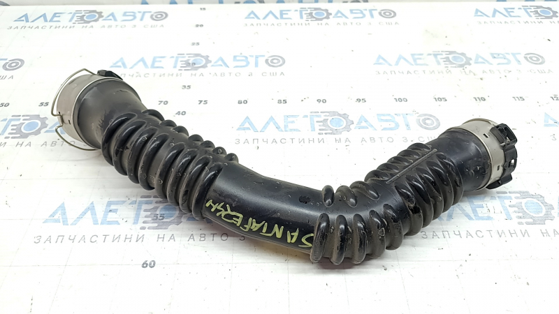 Furtun intercooler inferior pentru Hyundai Santa Fe 24-26 HEV